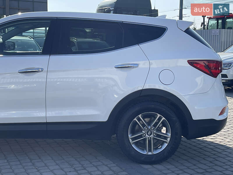 Внедорожник / Кроссовер Hyundai Santa FE 2017 в Мукачево