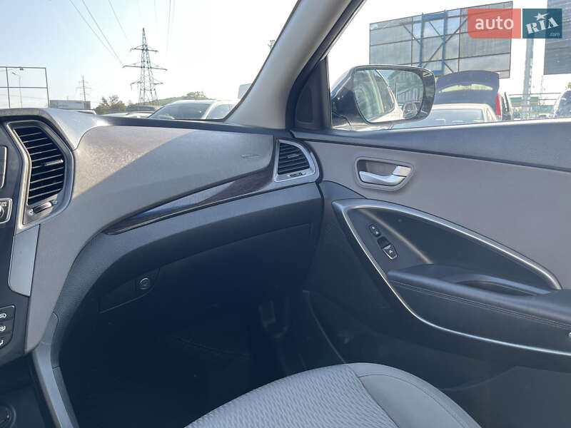 Внедорожник / Кроссовер Hyundai Santa FE 2017 в Мукачево