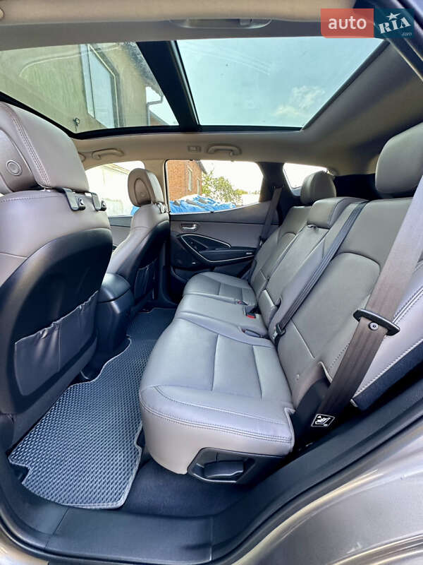 Позашляховик / Кросовер Hyundai Santa FE 2016 в Івано-Франківську