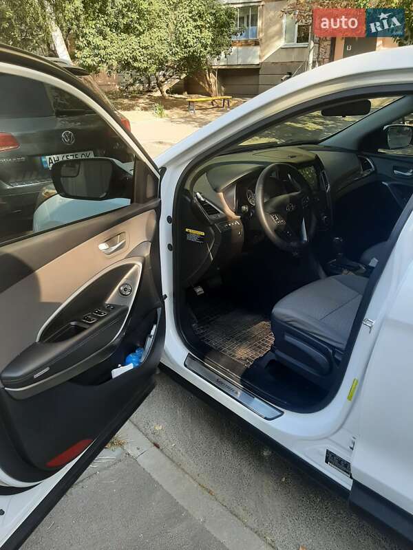 Позашляховик / Кросовер Hyundai Santa FE 2016 в Харкові