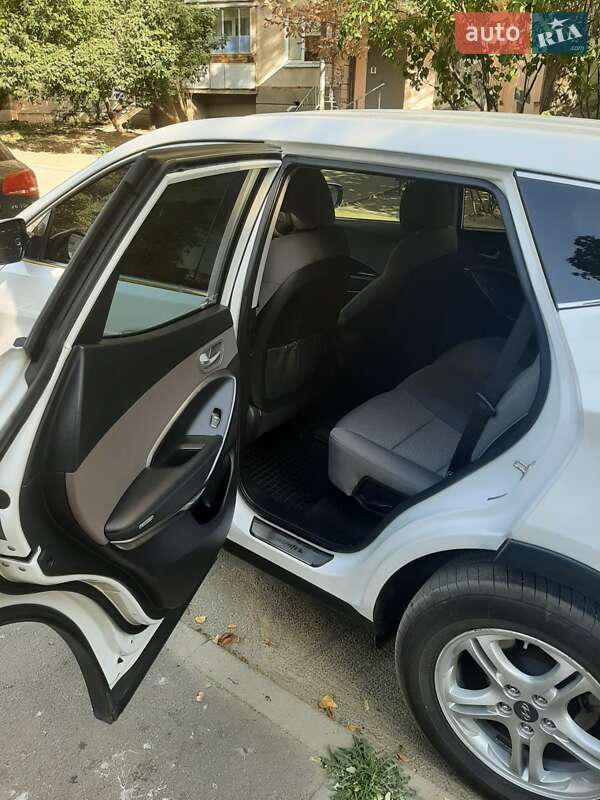 Позашляховик / Кросовер Hyundai Santa FE 2016 в Харкові