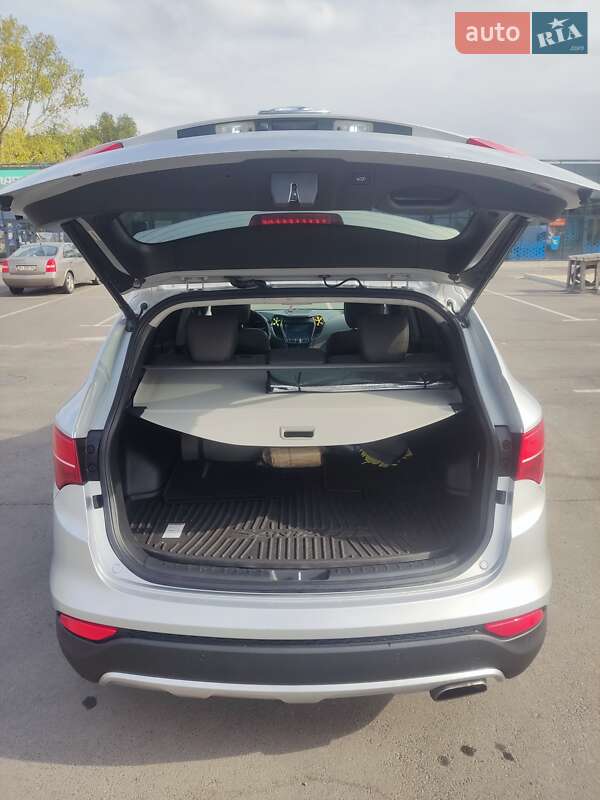Внедорожник / Кроссовер Hyundai Santa FE 2015 в Киеве