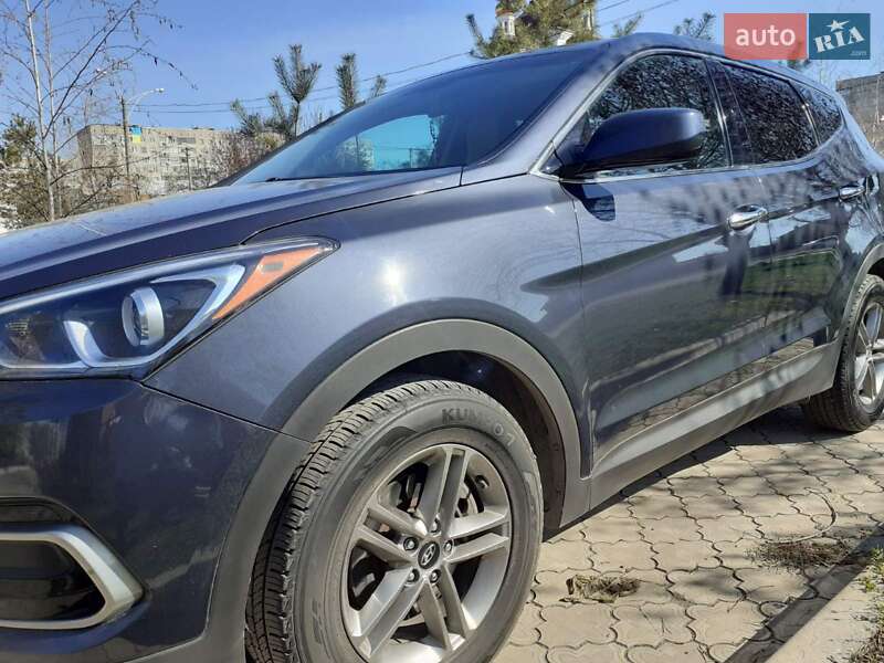 Внедорожник / Кроссовер Hyundai Santa FE 2017 в Киеве