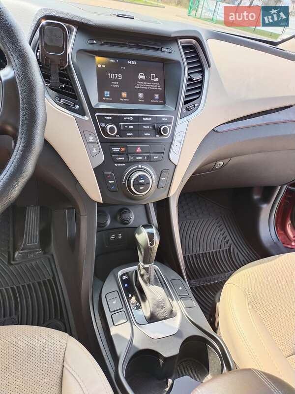 Внедорожник / Кроссовер Hyundai Santa FE 2016 в Бобрике