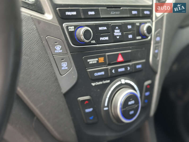 Позашляховик / Кросовер Hyundai Santa FE 2015 в Києві