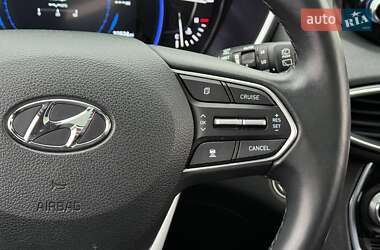 Внедорожник / Кроссовер Hyundai Santa FE 2019 в 