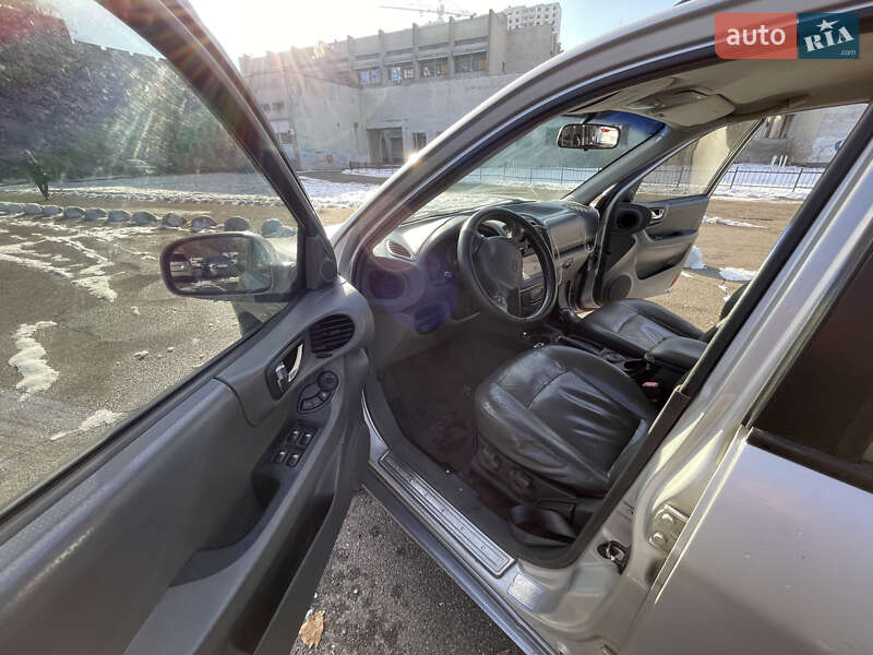 Позашляховик / Кросовер Hyundai Santa FE 2002 в Києві
