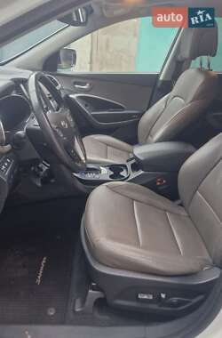 Внедорожник / Кроссовер Hyundai Santa FE 2015 в 