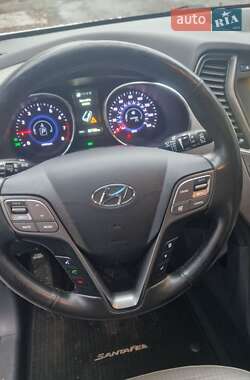 Внедорожник / Кроссовер Hyundai Santa FE 2015 в 