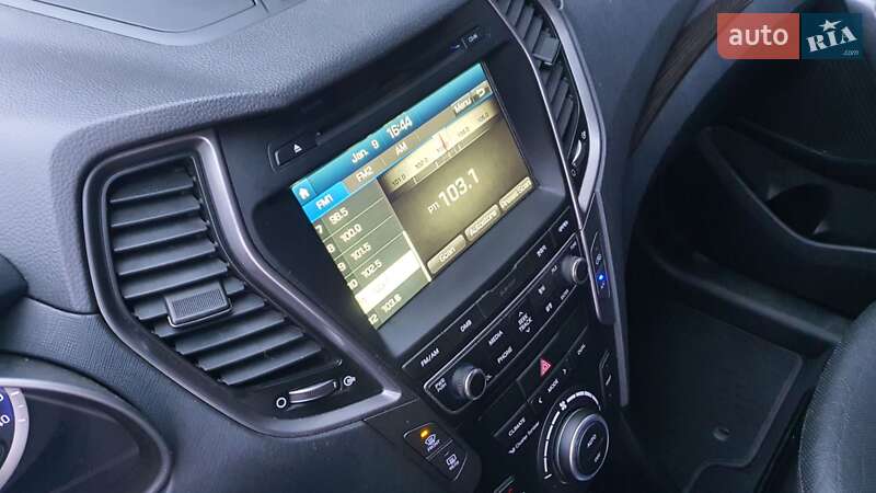 Позашляховик / Кросовер Hyundai Santa FE 2015 в Києві