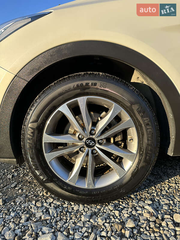 Внедорожник / Кроссовер Hyundai Santa FE 2015 в Ивано-Франковске
