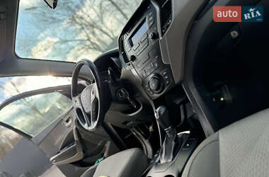 Внедорожник / Кроссовер Hyundai Santa FE 2013 в 