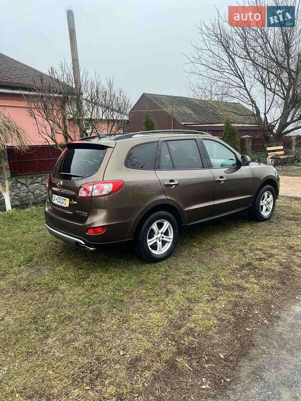Внедорожник / Кроссовер Hyundai Santa FE 2011 в 