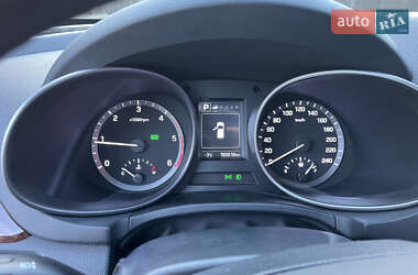 Внедорожник / Кроссовер Hyundai Santa FE 2015 в 