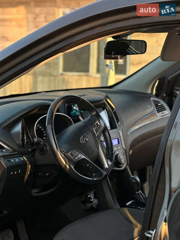 Позашляховик / Кросовер Hyundai Santa FE 2012 в Тлумачі