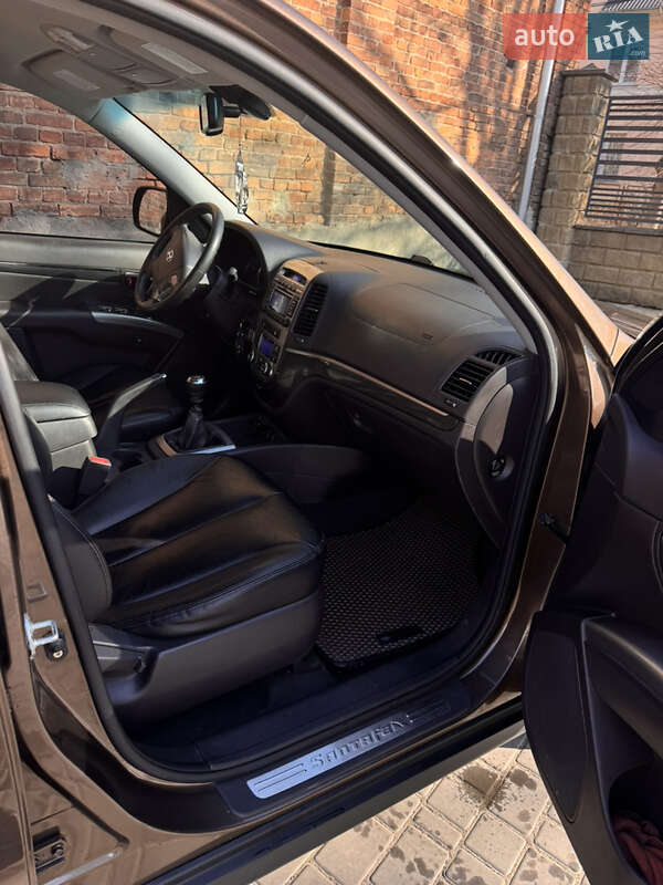 Внедорожник / Кроссовер Hyundai Santa FE 2010 в Здолбунове