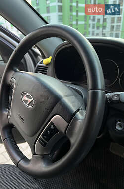 Внедорожник / Кроссовер Hyundai Santa FE 2009 в 