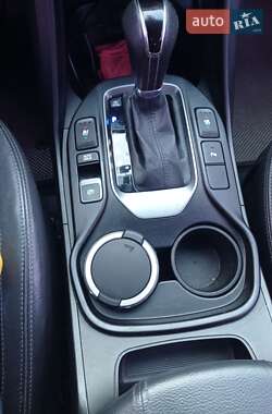 Внедорожник / Кроссовер Hyundai Santa FE 2013 в 