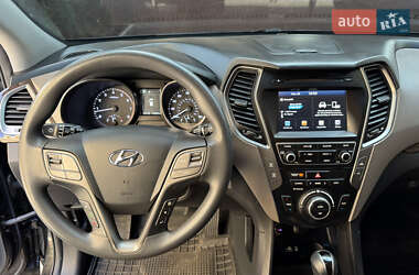 Внедорожник / Кроссовер Hyundai Santa FE 2016 в 