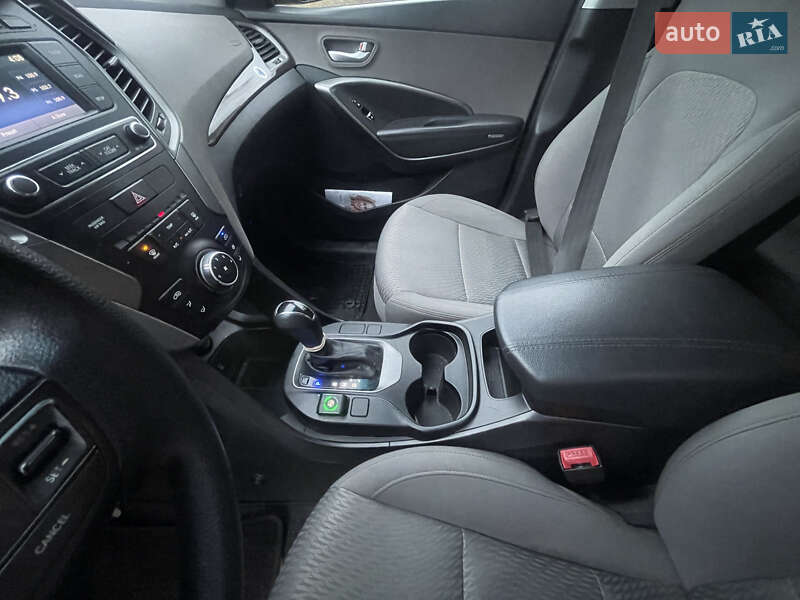 Внедорожник / Кроссовер Hyundai Santa FE 2016 в Виннице