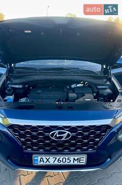 Внедорожник / Кроссовер Hyundai Santa FE 2018 в 