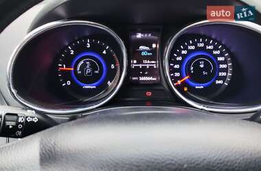 Позашляховик / Кросовер Hyundai Santa FE 2012 в 