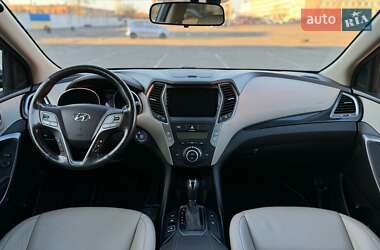 Внедорожник / Кроссовер Hyundai Santa FE 2015 в 