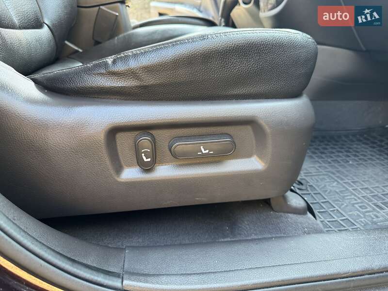 Позашляховик / Кросовер Hyundai Santa FE 2011 в Луцьку