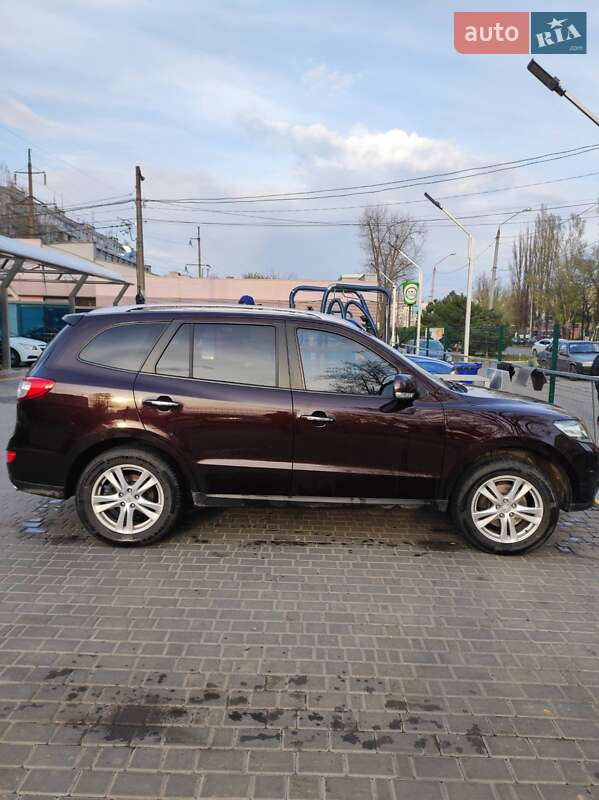 Позашляховик / Кросовер Hyundai Santa FE 2011 в Луцьку