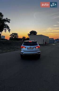 Позашляховик / Кросовер Hyundai Santa FE 2016 в 