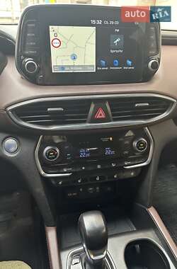 Внедорожник / Кроссовер Hyundai Santa FE 2019 в 
