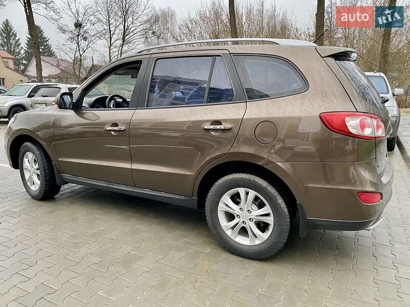 Позашляховик / Кросовер Hyundai Santa FE 2011 в Бучі