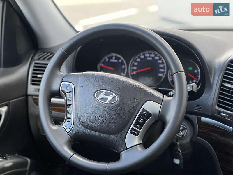 Внедорожник / Кроссовер Hyundai Santa FE 2010 в Ровно