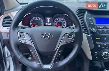Позашляховик / Кросовер Hyundai Santa FE 2015 в 