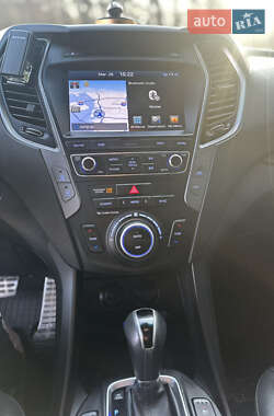 Внедорожник / Кроссовер Hyundai Santa FE 2017 в 