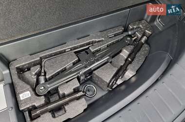 Внедорожник / Кроссовер Hyundai Santa FE 2019 в 
