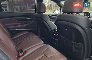 Внедорожник / Кроссовер Hyundai Santa FE 2019 в 