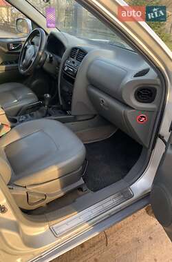 Внедорожник / Кроссовер Hyundai Santa FE 2004 в 