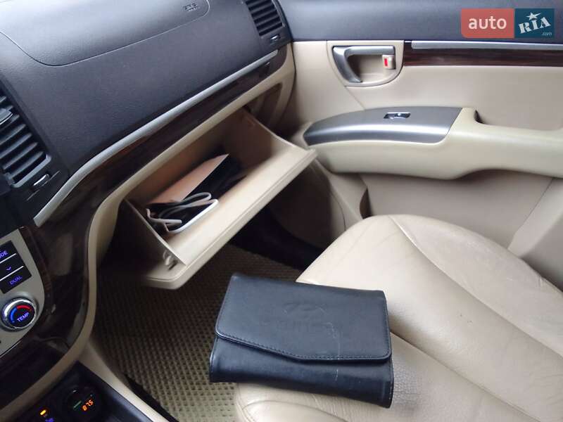 Внедорожник / Кроссовер Hyundai Santa FE 2010 в Виннице