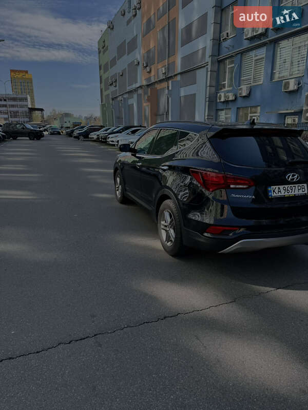 Внедорожник / Кроссовер Hyundai Santa FE 2016 в Киеве