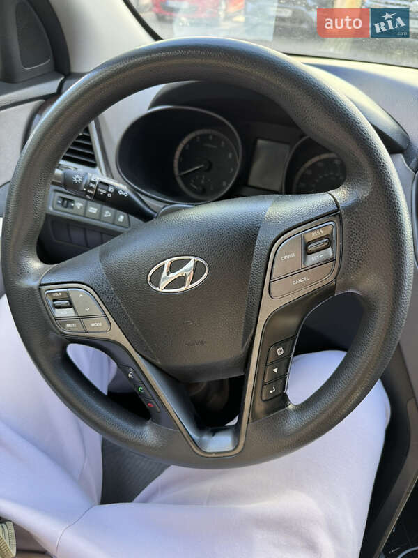 Внедорожник / Кроссовер Hyundai Santa FE 2016 в Киеве