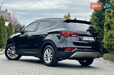 Позашляховик / Кросовер Hyundai Santa FE 2016 в 