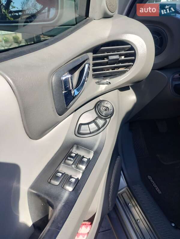 Внедорожник / Кроссовер Hyundai Santa FE 2006 в Сумах