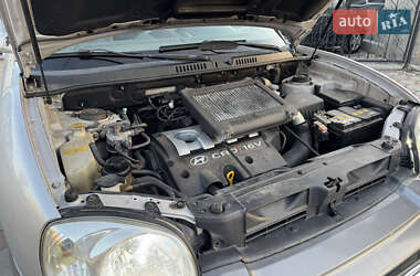 Позашляховик / Кросовер Hyundai Santa FE 2003 в 