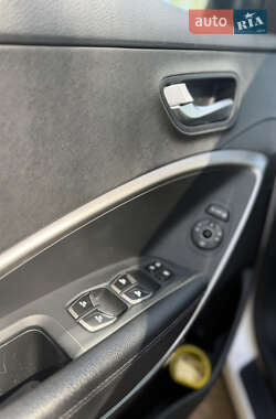 Внедорожник / Кроссовер Hyundai Santa FE 2013 в 