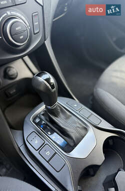 Внедорожник / Кроссовер Hyundai Santa FE 2013 в 