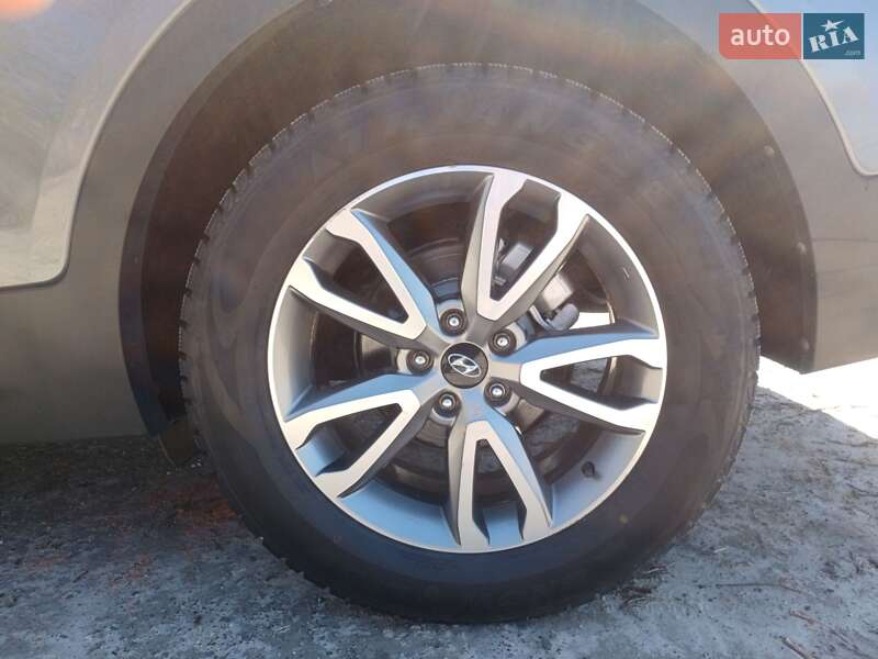 Позашляховик / Кросовер Hyundai Santa FE 2014 в Краснограді