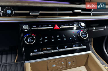 Внедорожник / Кроссовер Hyundai Santa FE 2024 в 
