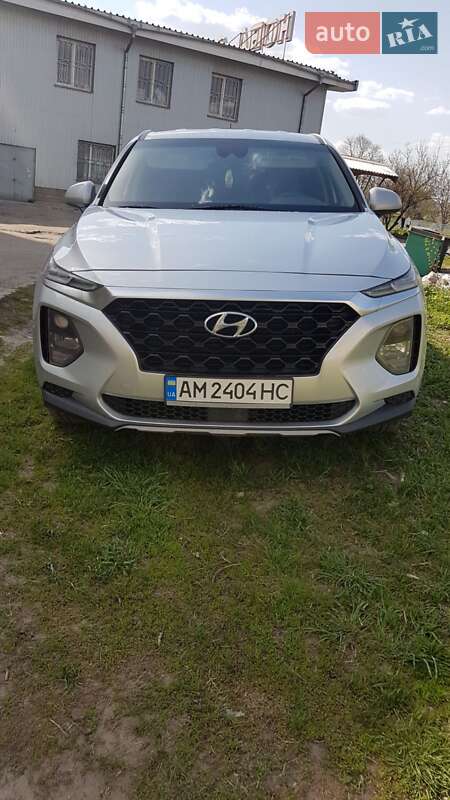 Внедорожник / Кроссовер Hyundai Santa FE 2019 в 
