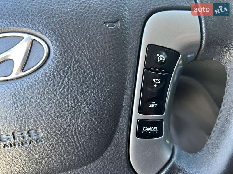 Внедорожник / Кроссовер Hyundai Santa FE 2010 в Киеве